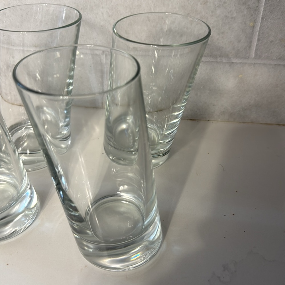 Set of 4 made in Italy “leaning “ glasses . Fun water or cocktail glasses . - Picture 2 of 4